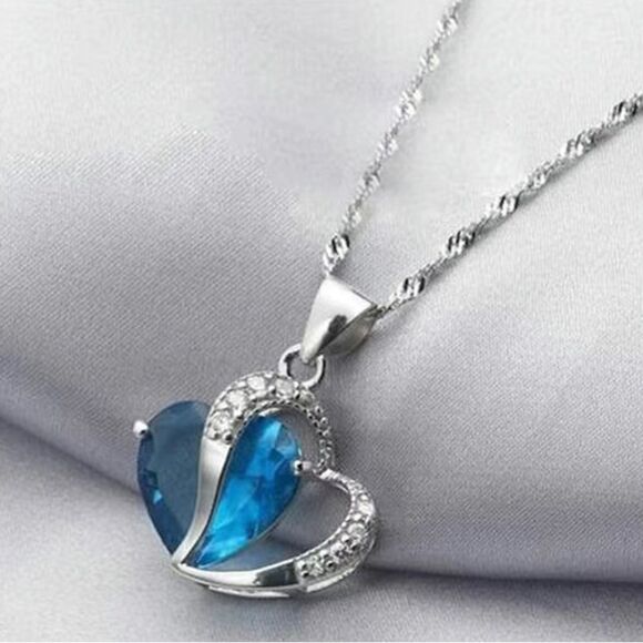 ✨🆕✨ 🩵 Elegant Silver Plated Blue Heart Simulated Crystal Necklace✨ - Picture 1 of 9